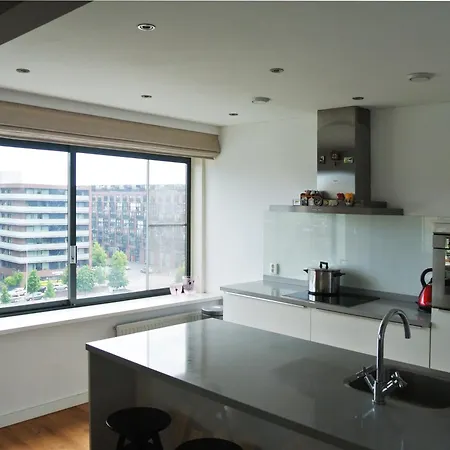 Riverview Apartment *