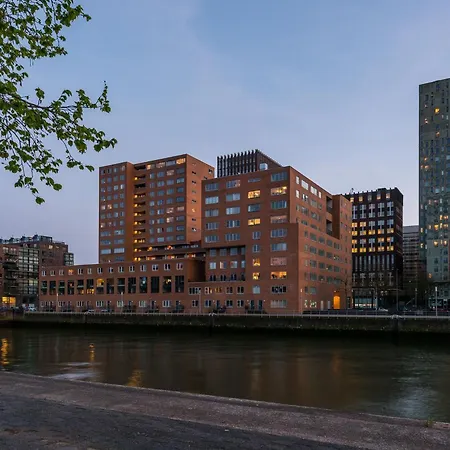 Riverview Apartment *